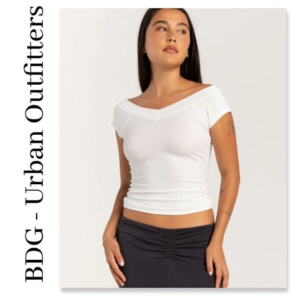 BDG Urban Outfitters  - V-Neck Ribbed Crop Top - Picture 1 of 5